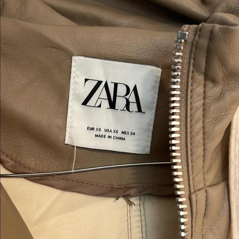 Zara Tan Windbreaker with Zip-Up Design and Elastic Cuffs - Picture 2 of 5